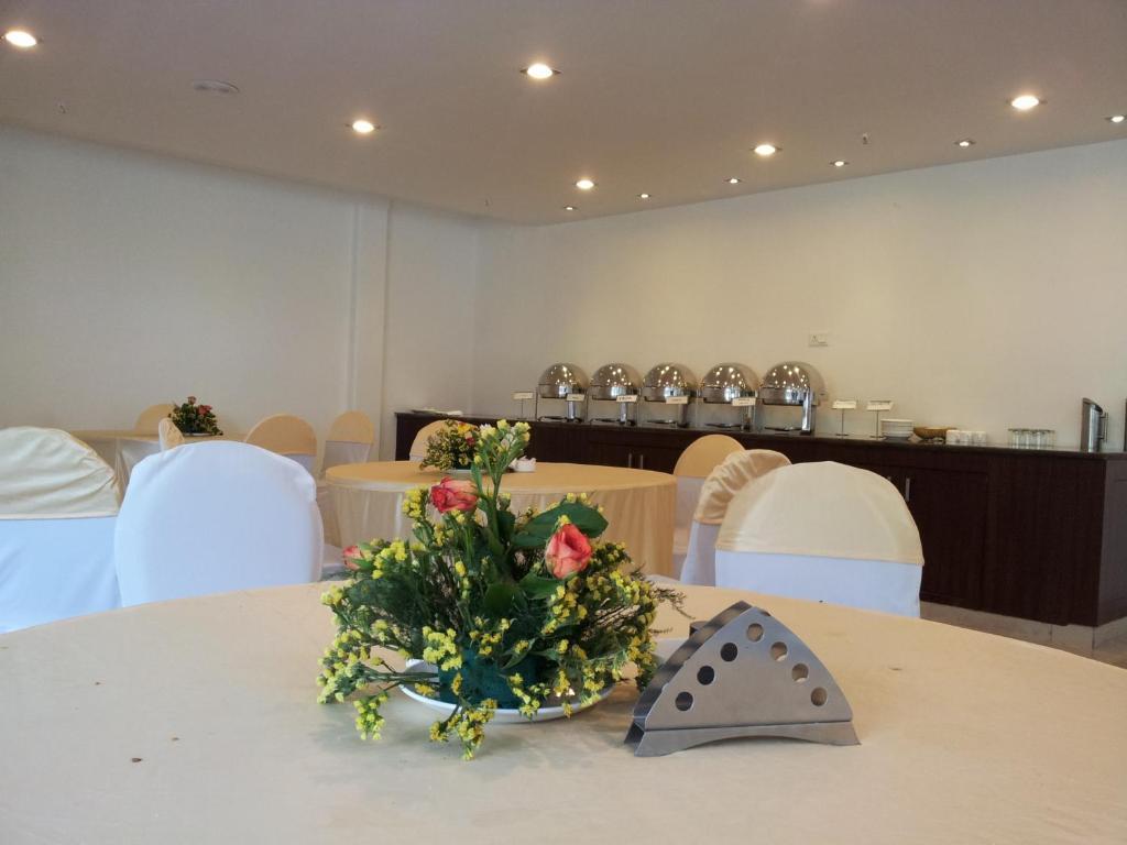 Oyo 1227 Hotel Rousha Inn Ghaziabad Ngoại thất bức ảnh