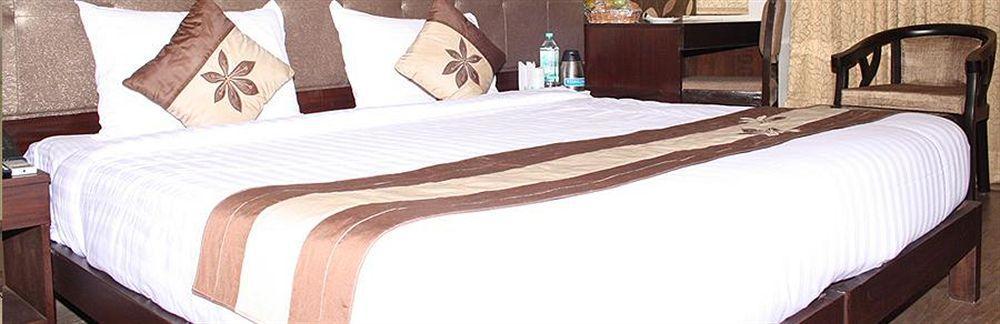 Oyo 1227 Hotel Rousha Inn Ghaziabad Ngoại thất bức ảnh