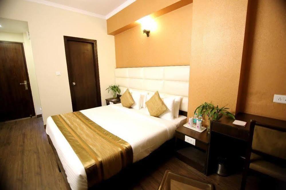 Oyo 1227 Hotel Rousha Inn Ghaziabad Ngoại thất bức ảnh