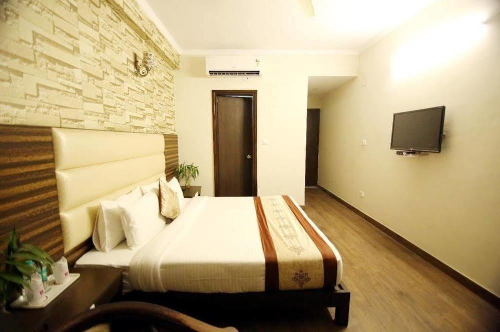 Oyo 1227 Hotel Rousha Inn Ghaziabad Ngoại thất bức ảnh