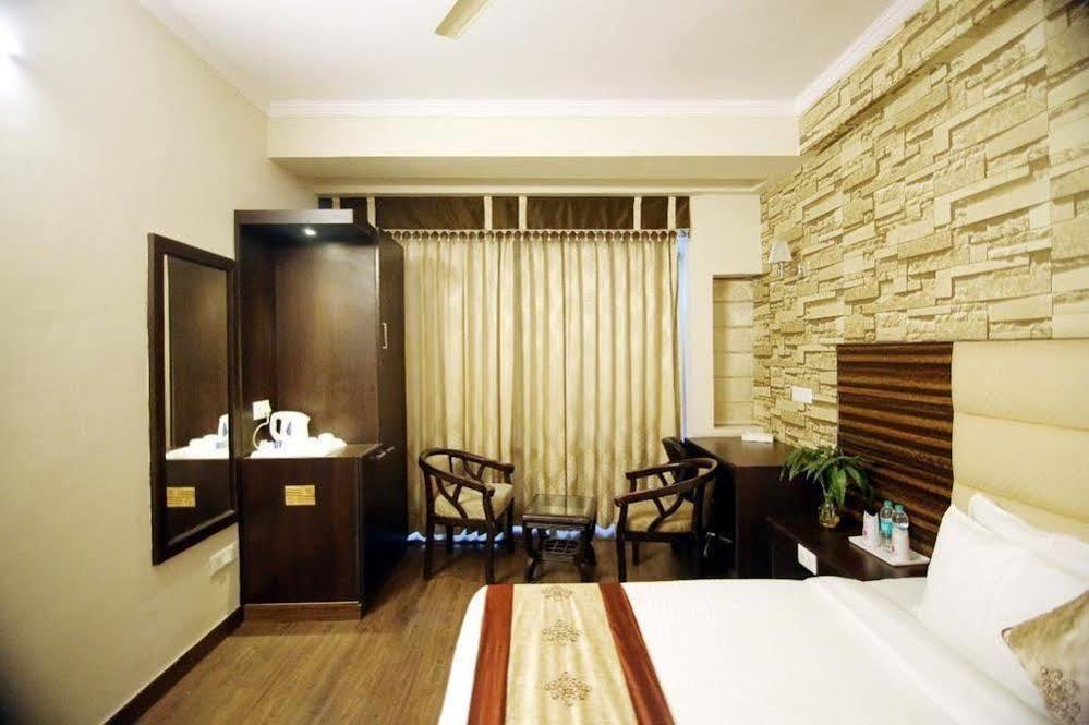 Oyo 1227 Hotel Rousha Inn Ghaziabad Ngoại thất bức ảnh