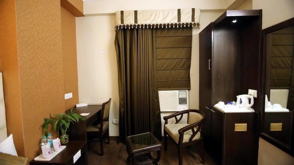 Oyo 1227 Hotel Rousha Inn Ghaziabad Ngoại thất bức ảnh